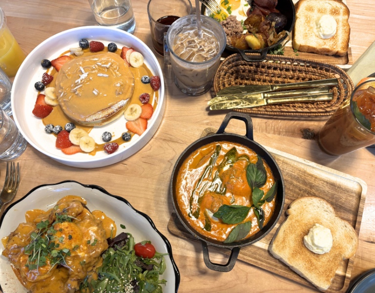 overhead view of Sen Thai brunch plates